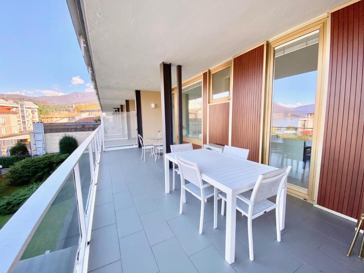 Appartamento Palazzo Di Vetro Luino Exterior foto